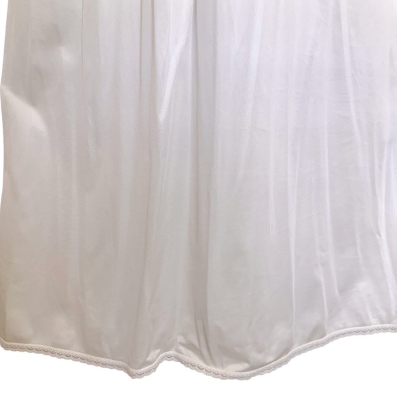 Vanity Fair Long Slip With Adjustable Straps & Lace Trim On Hem - Picture 4 of 5